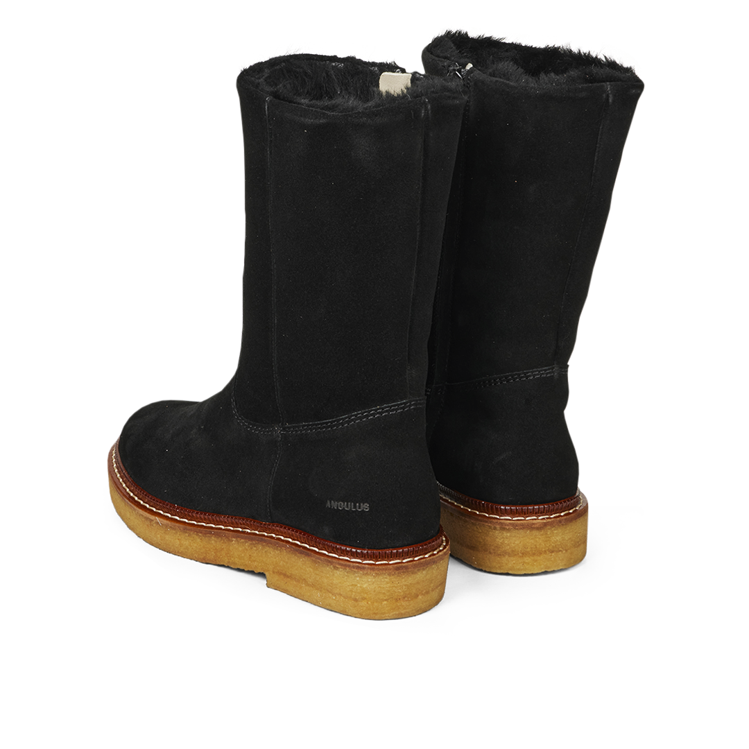 Boot with wool lining