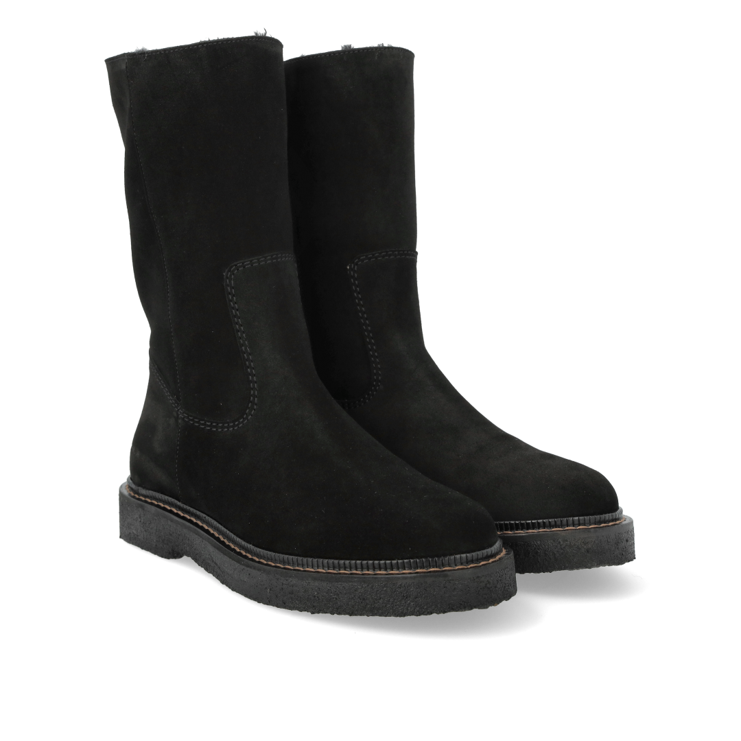 Boot with wool lining