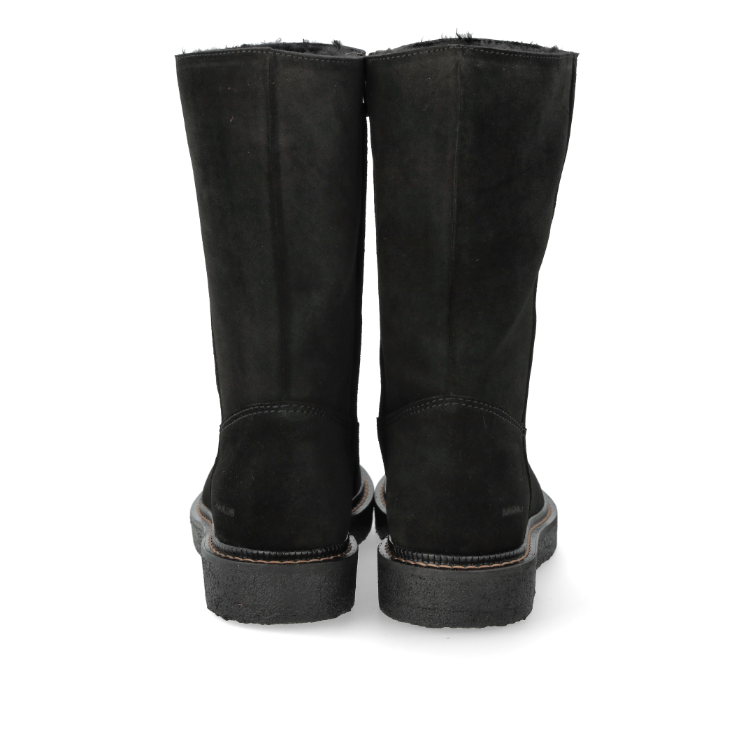 Boot with wool lining