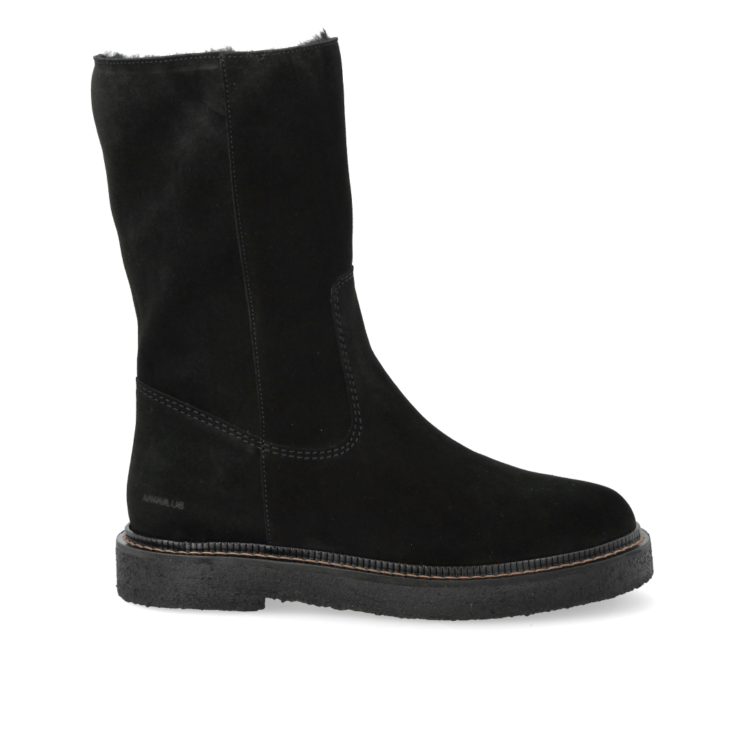 Boot with wool lining