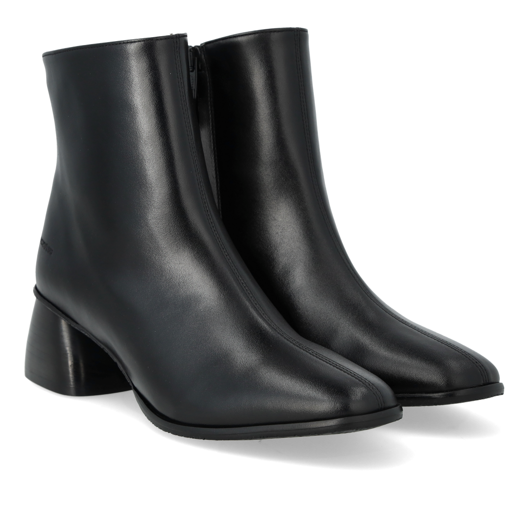 Boot with sculptural black wooden heel