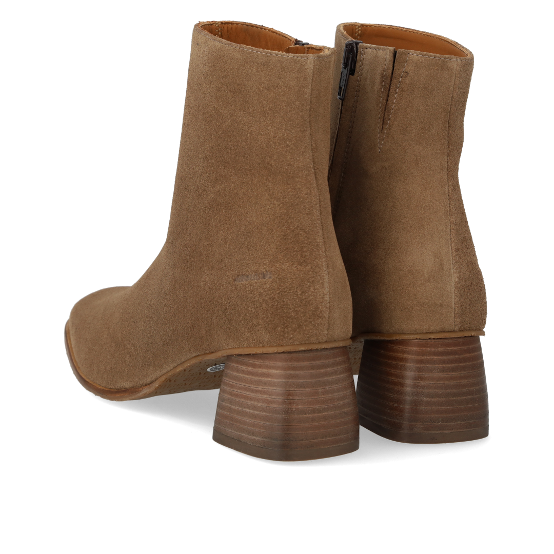 Ankle boot with sculptural wooden heel