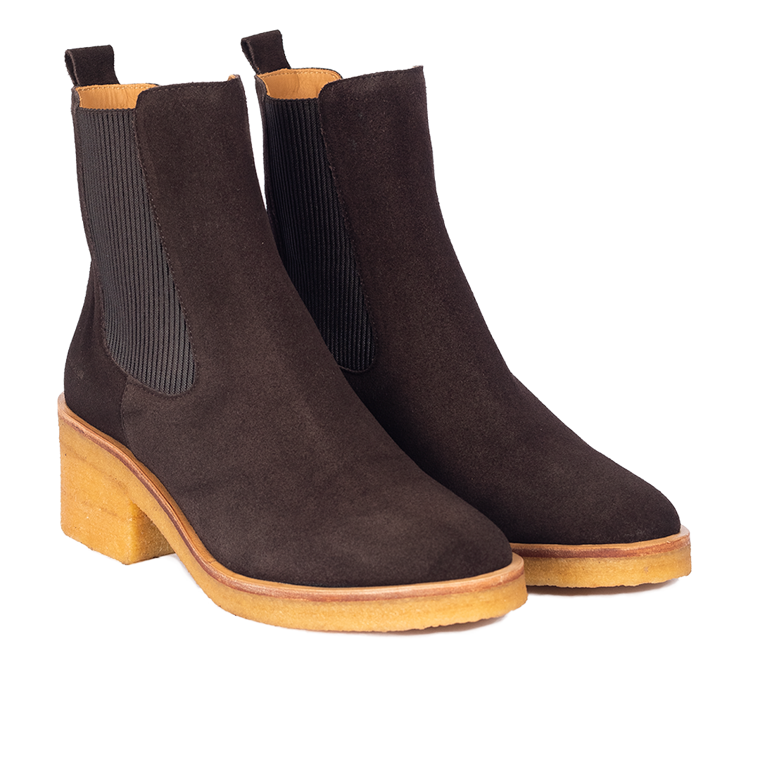 Chelsea boot with elastic