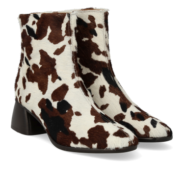 Boot in patterned pony fur