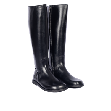 Long shafted leather boot with a spacious fit