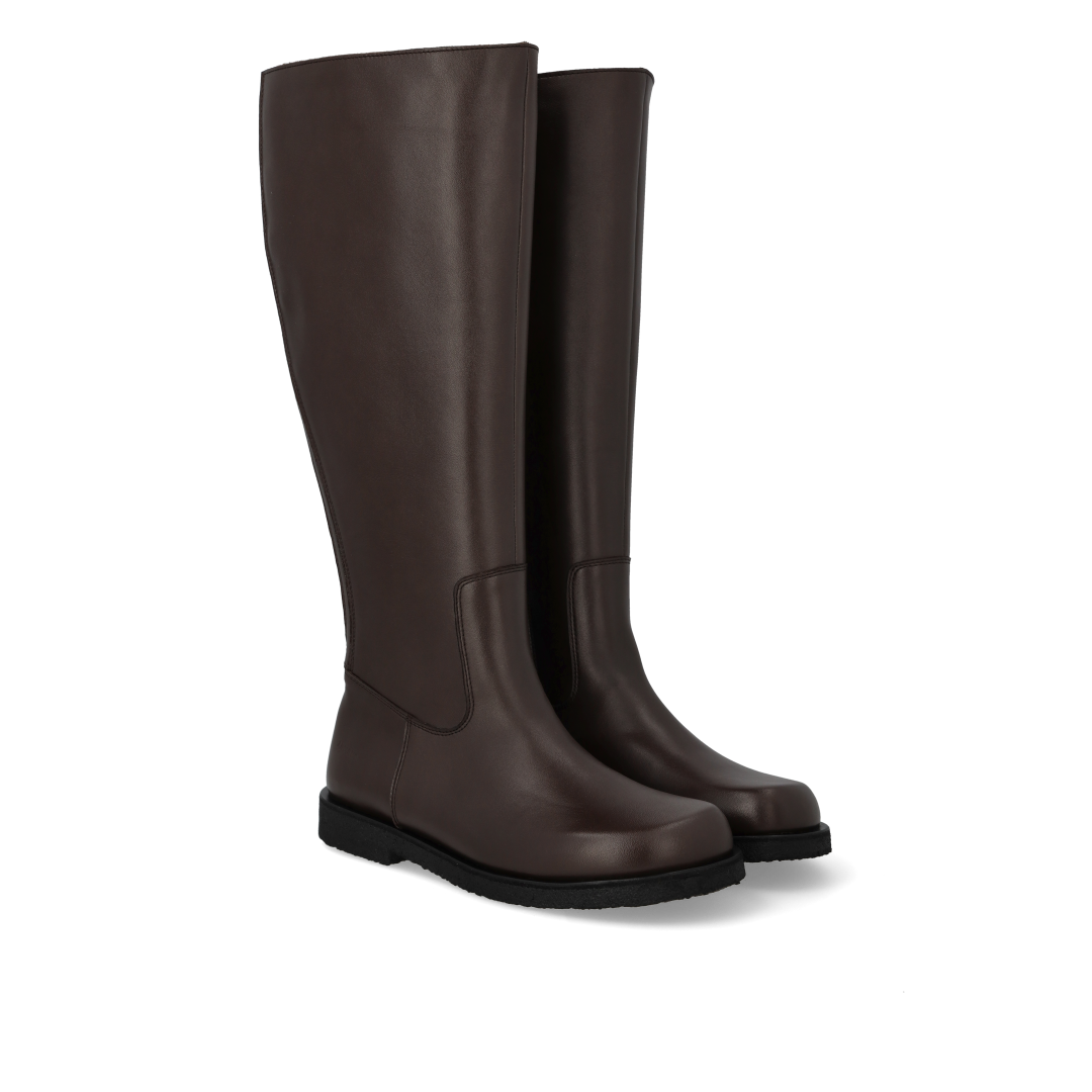 Long shafted leather boot with Wide fit