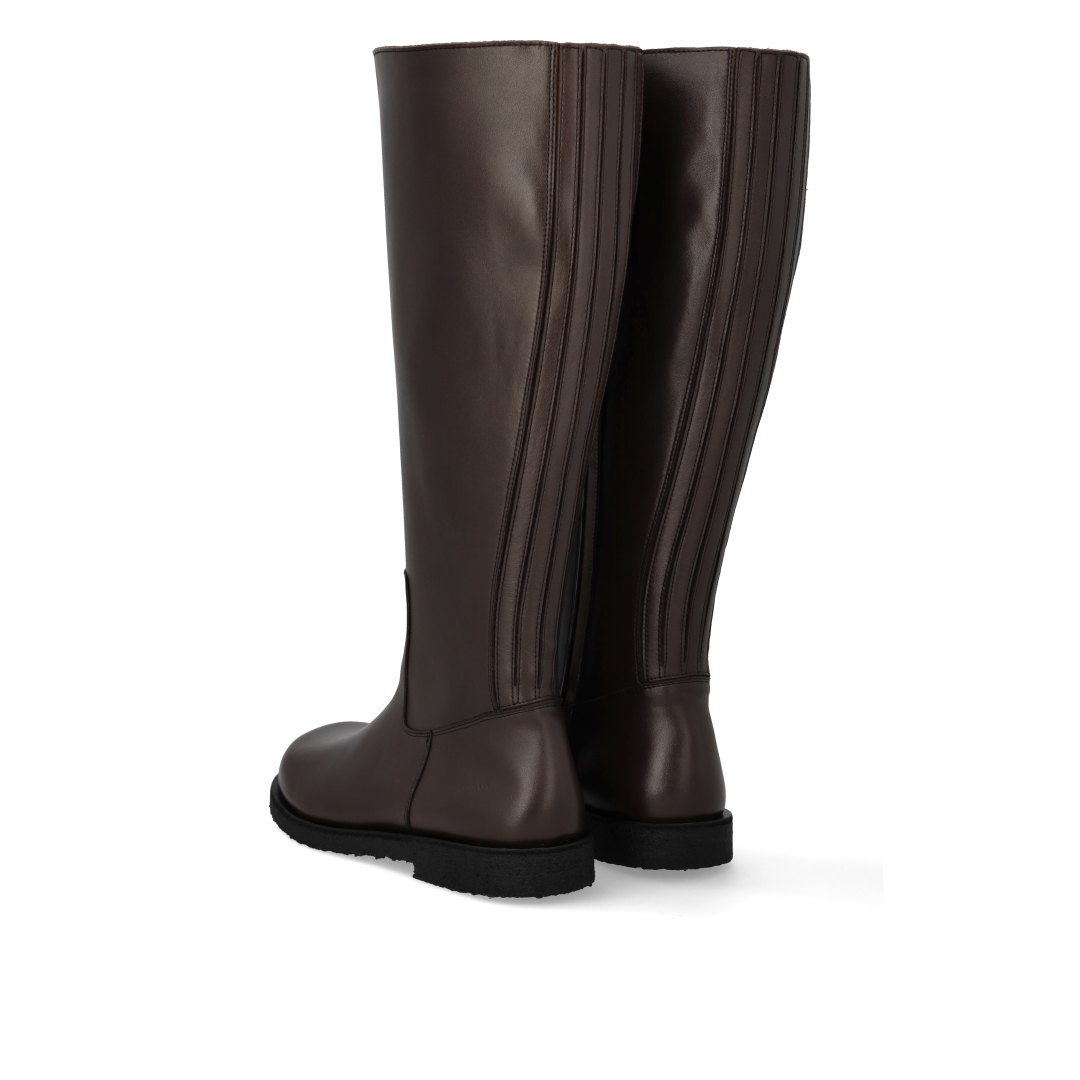 Long shafted leather boot with Wide fit