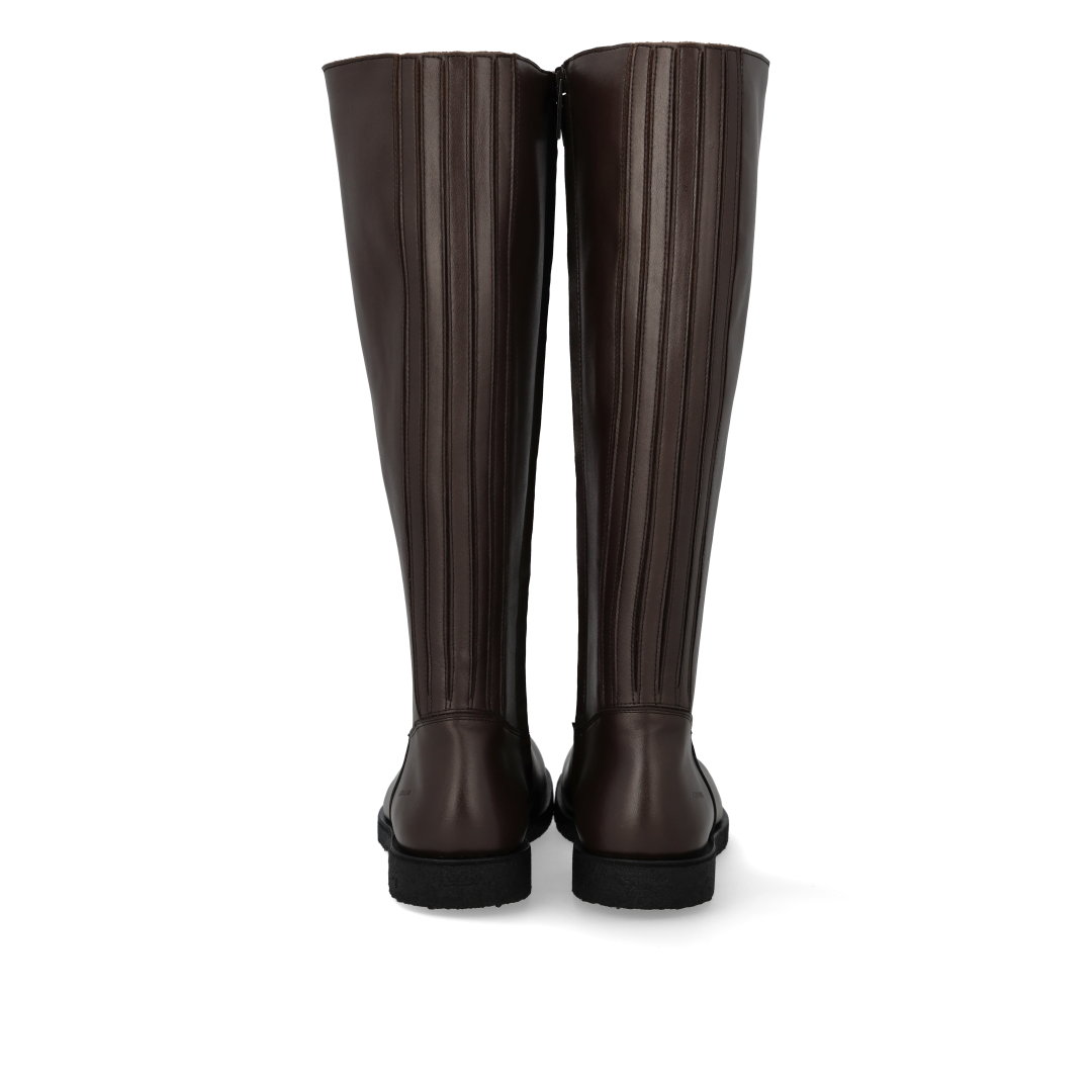 Long shafted leather boot with Wide fit