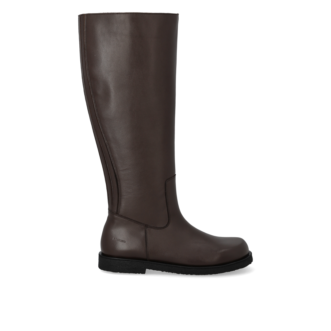 Long shafted leather boot with Wide fit