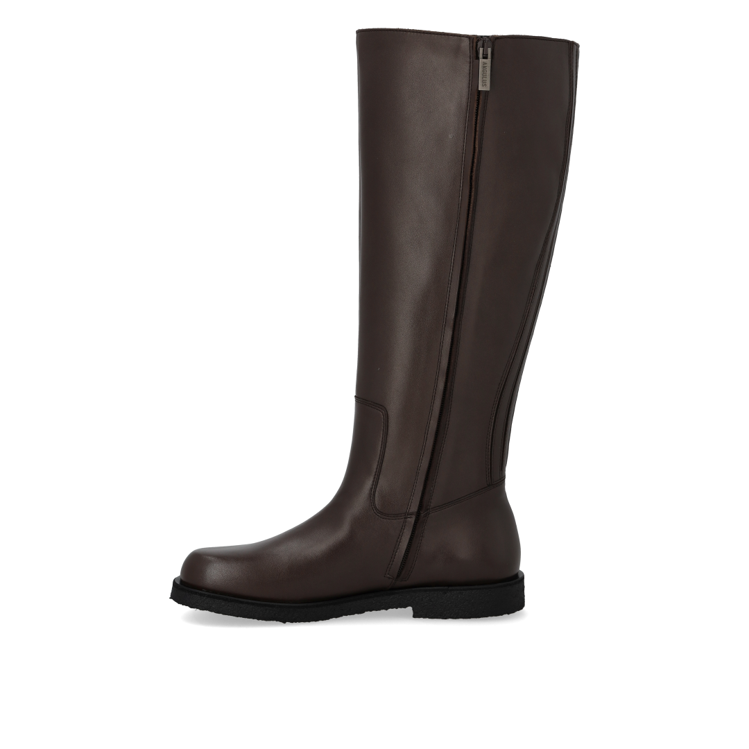 Long shafted leather boot with Wide fit