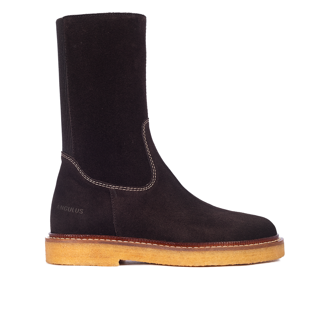 Classic boot with contrast stitching