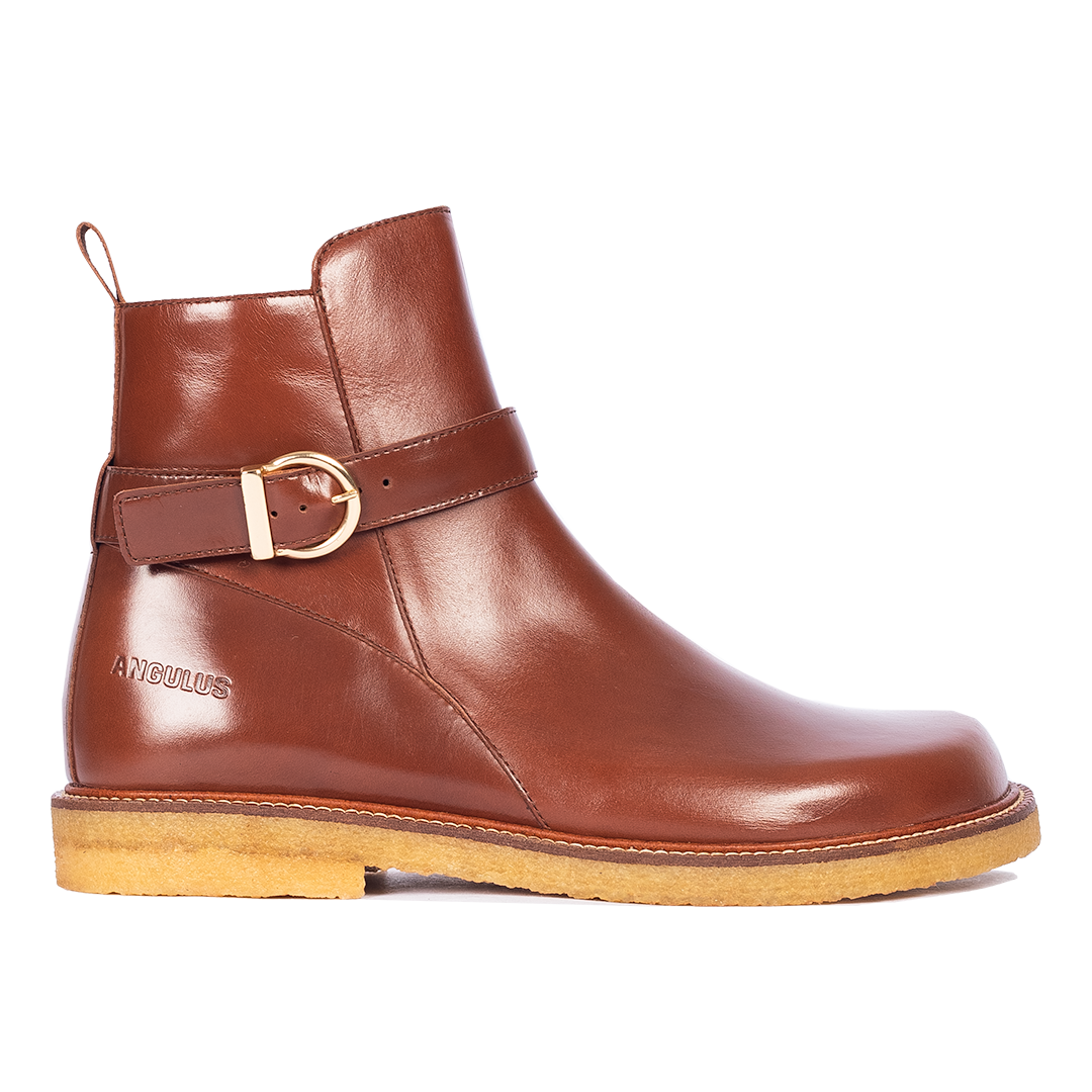 Boot with buckle detail