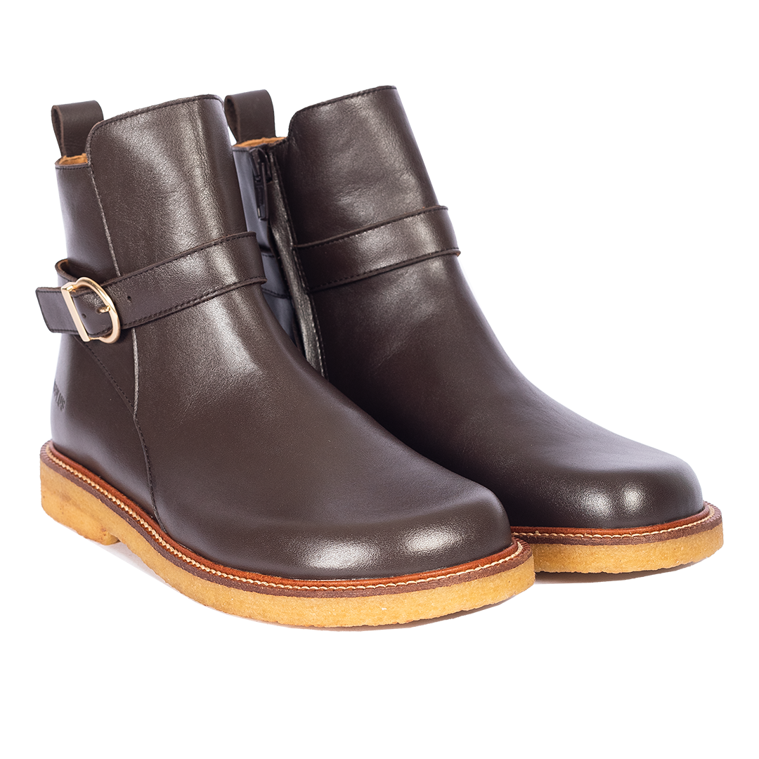 Boot with buckle detail