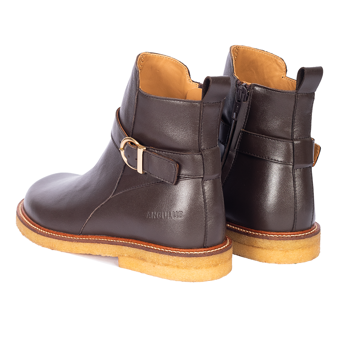 Boot with buckle detail