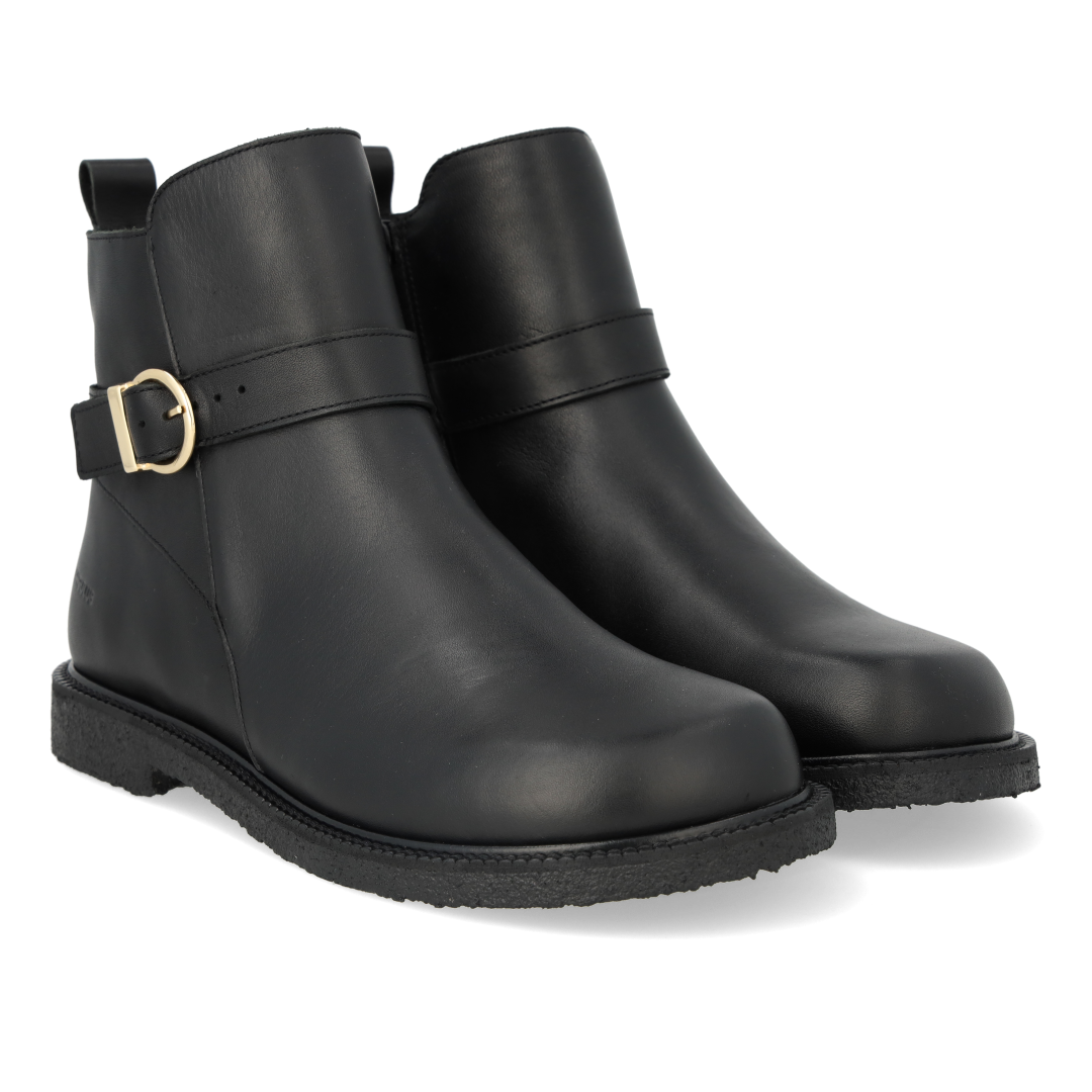 Boot with buckle detail
