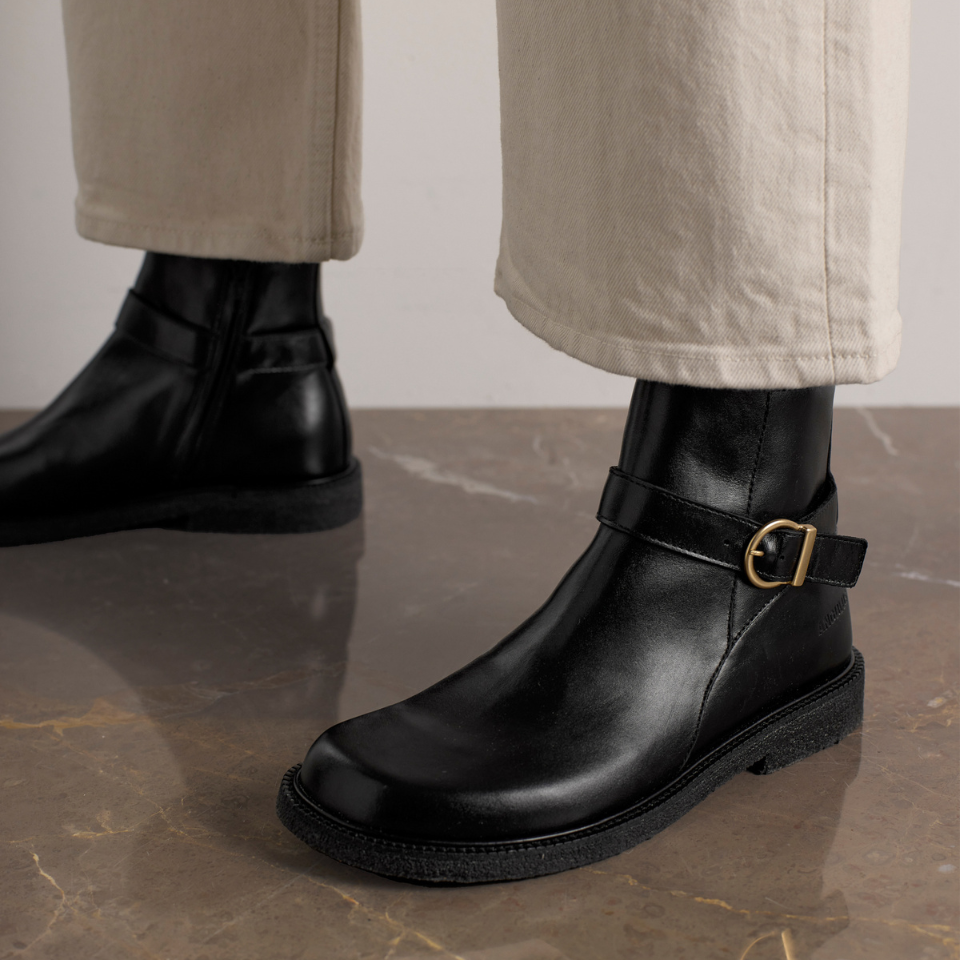 Boot with buckle detail