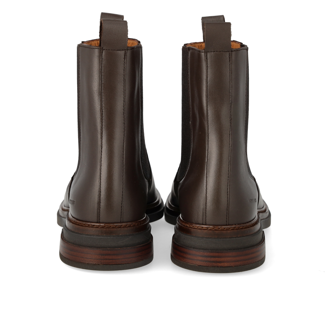 Boot with elastic