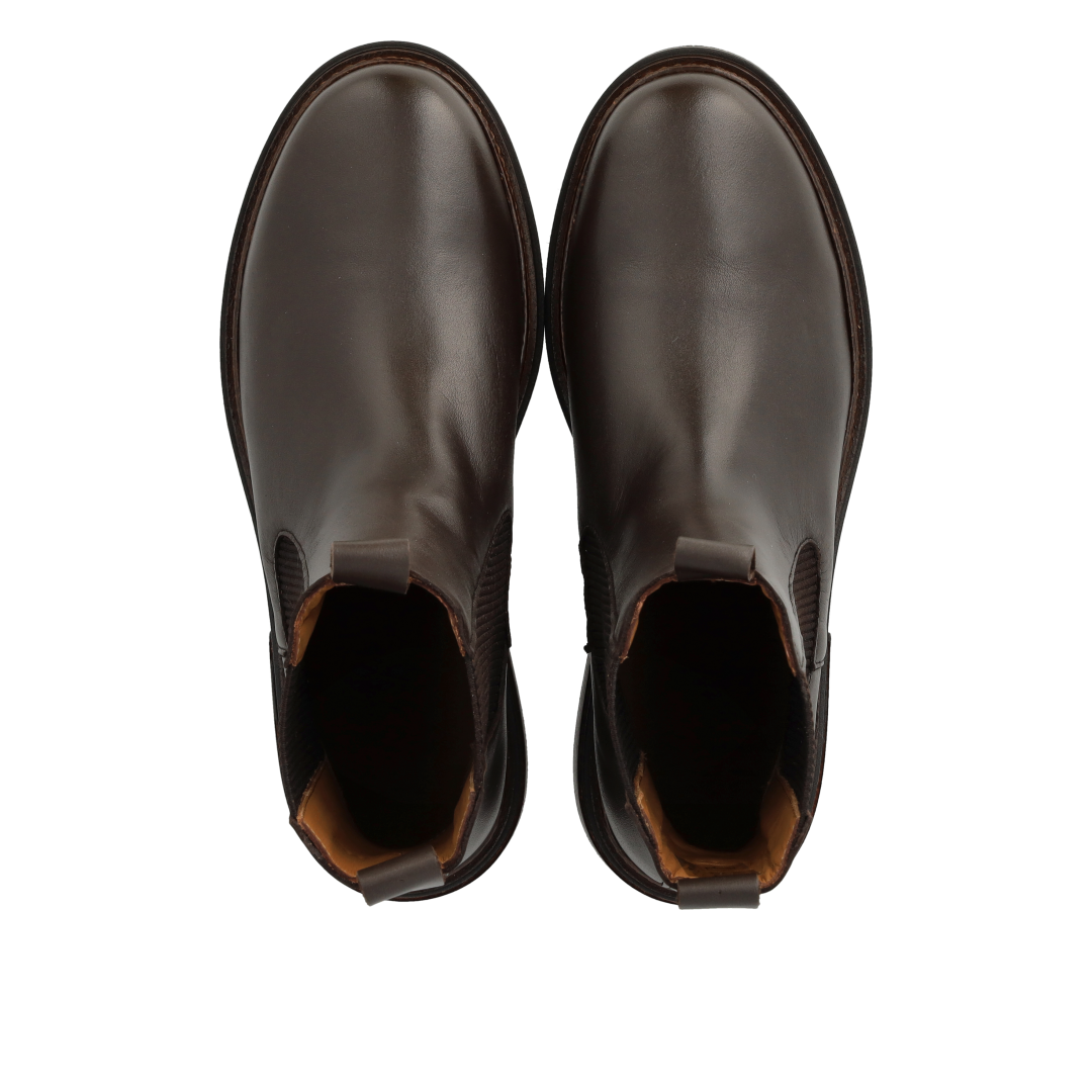Boot with elastic