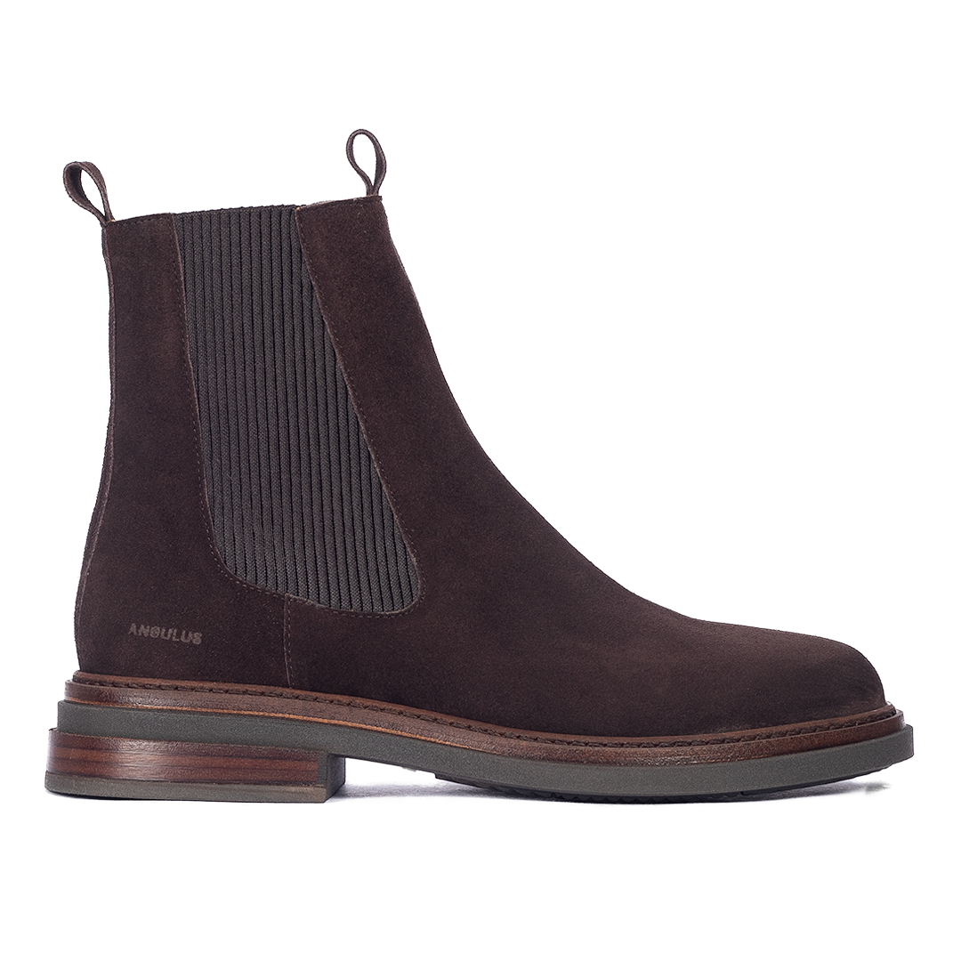 Boot with elastic