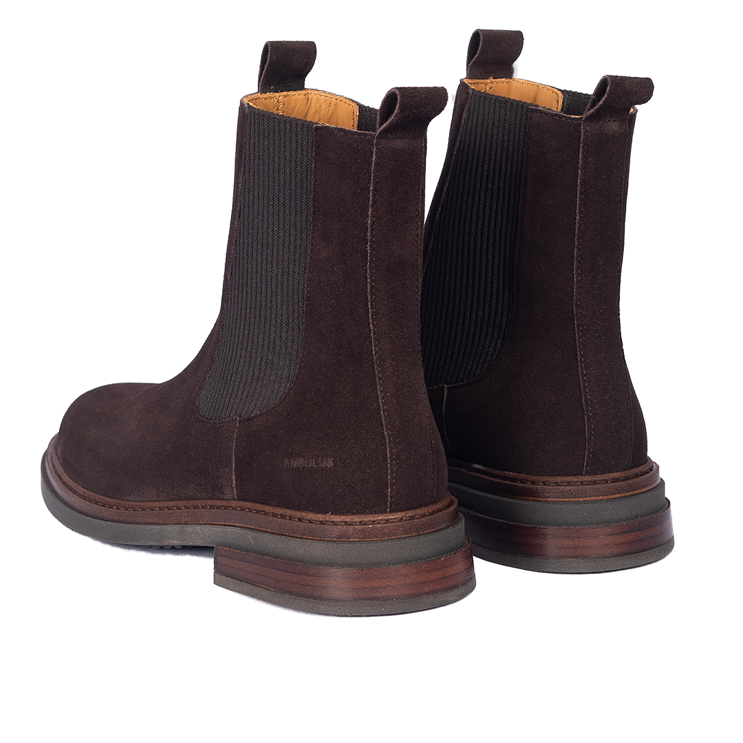 Boot with elastic