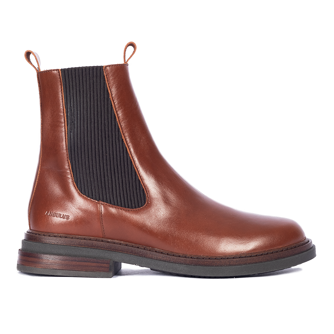 Boot with elastic