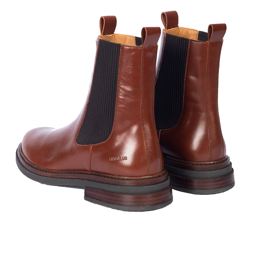 Boot with elastic