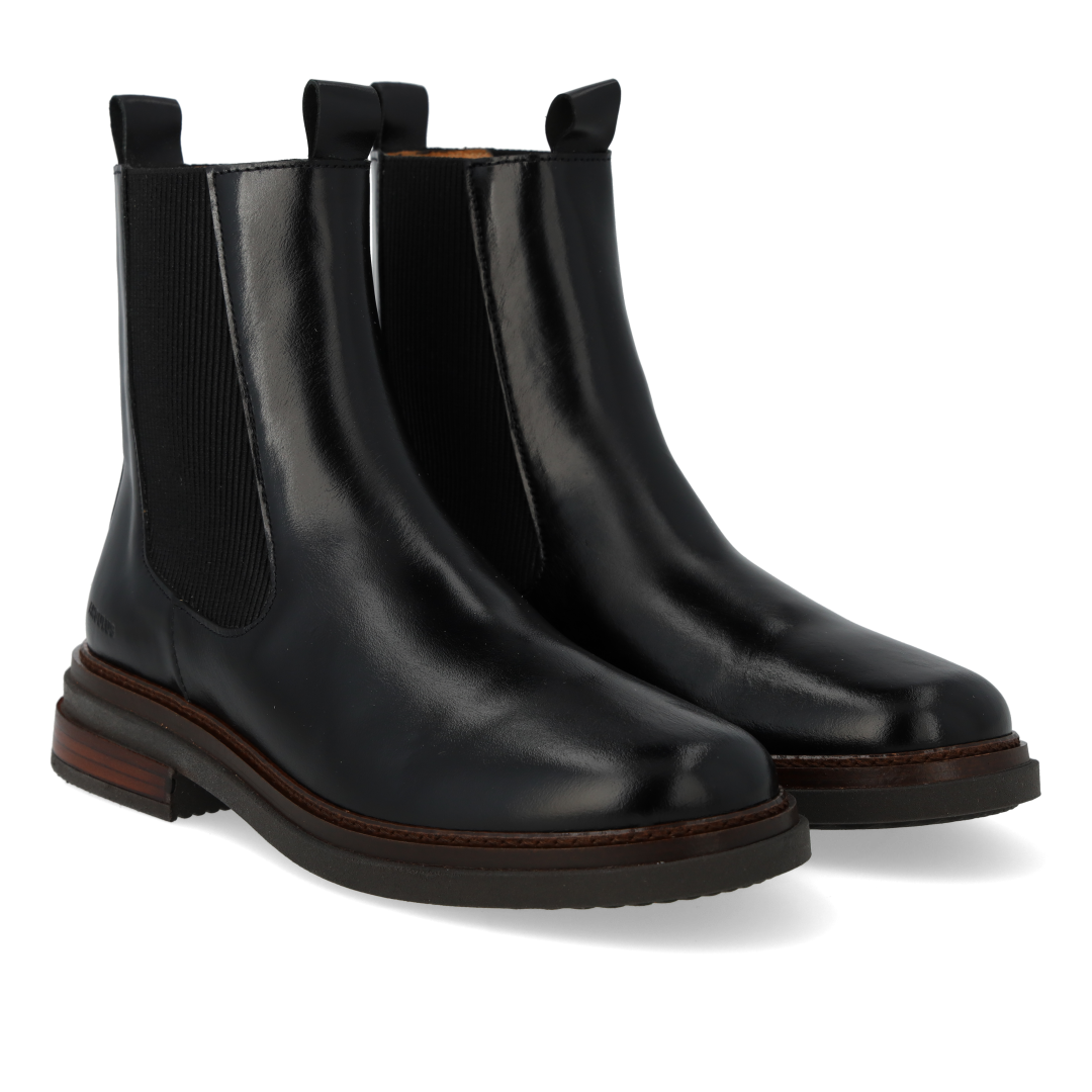 Boot with elastic