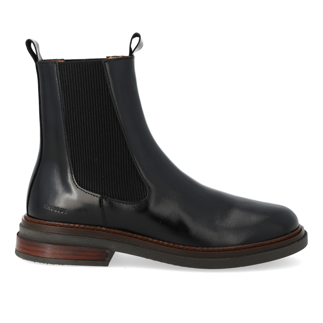 Boot with elastic
