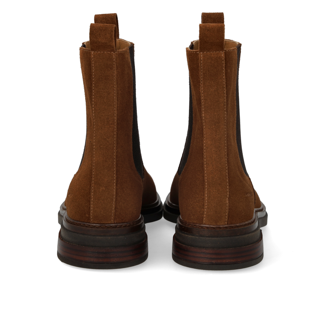 Boot with elastic
