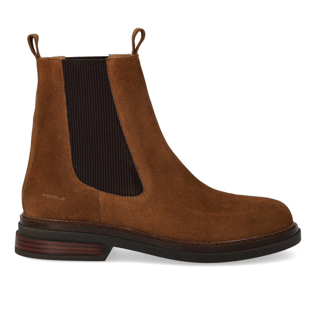 Boot with elastic