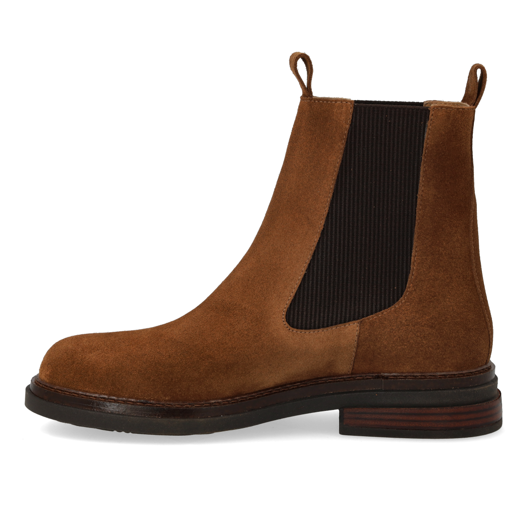 Boot with elastic