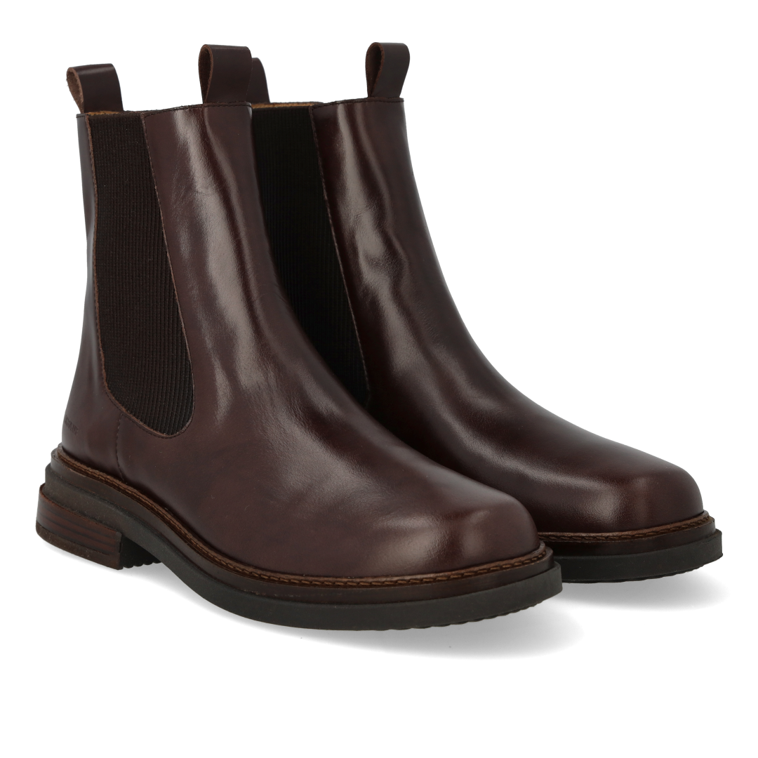 Boot with elastic