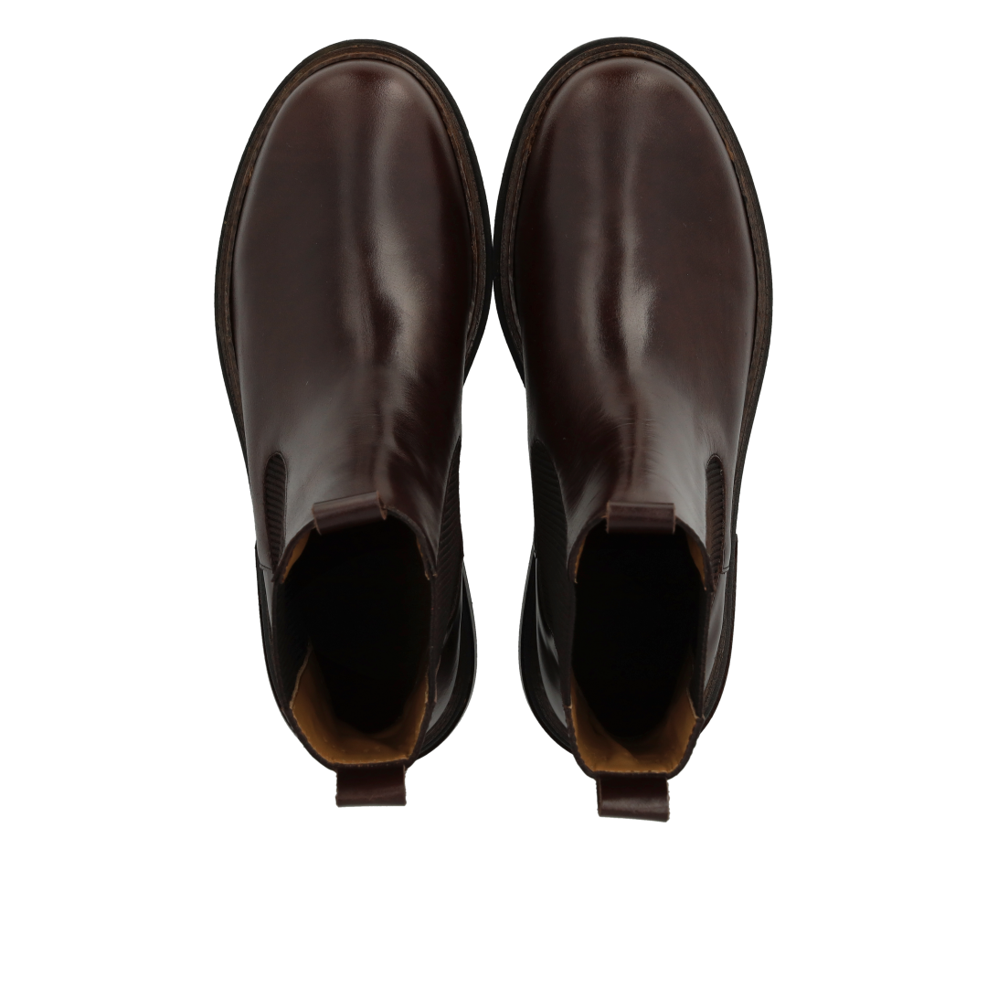 Boot with elastic