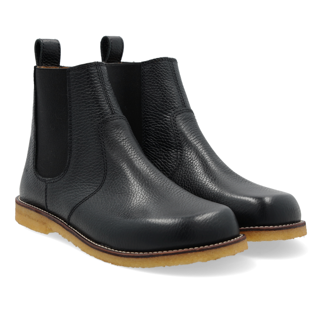 Chelsea boot with contrast stitching