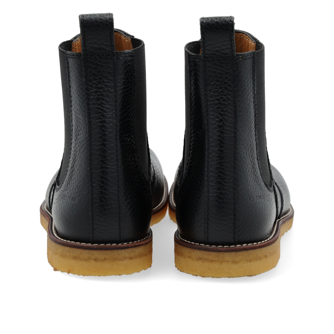 Chelsea boot with contrast stitching