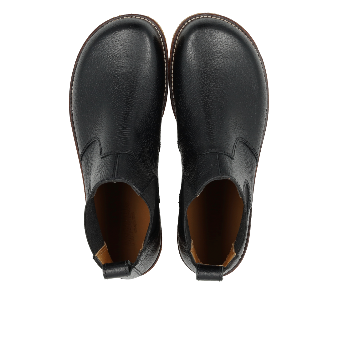 Chelsea boot with contrast stitching