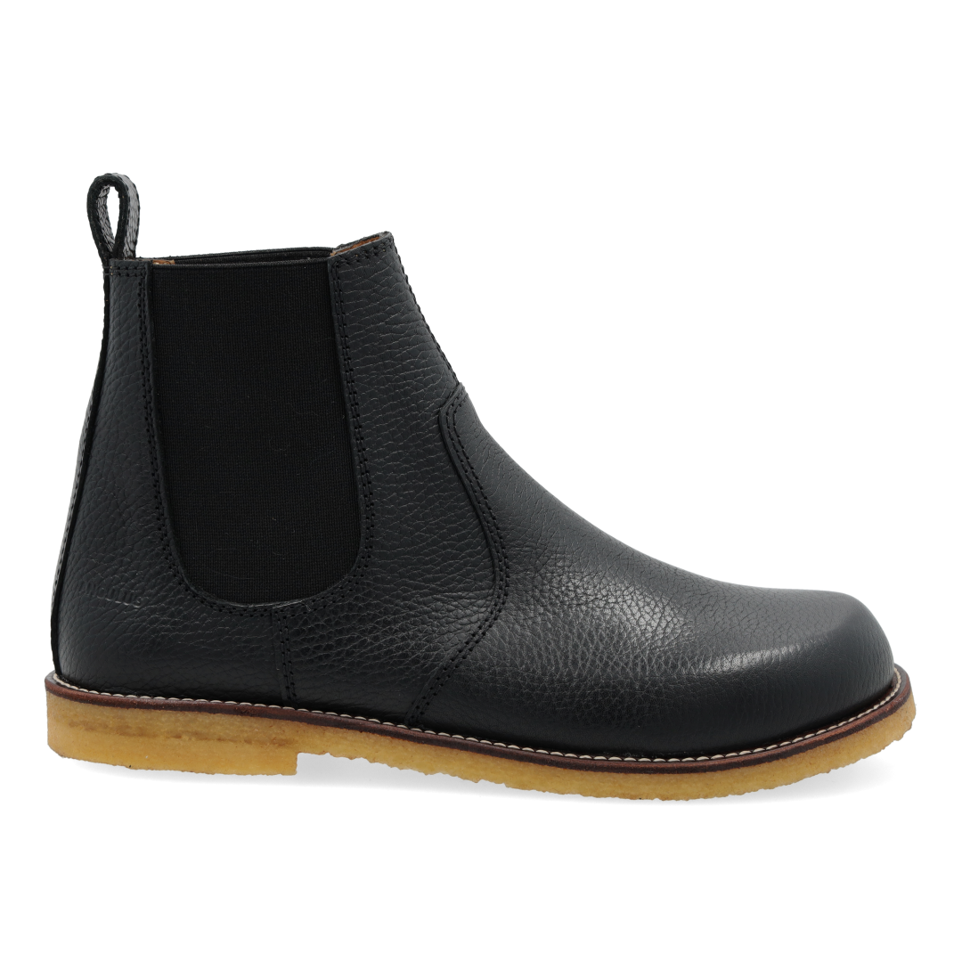 Chelsea boot with contrast stitching