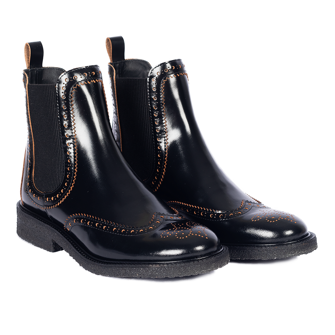Boot with decorative brogue perforation pattern