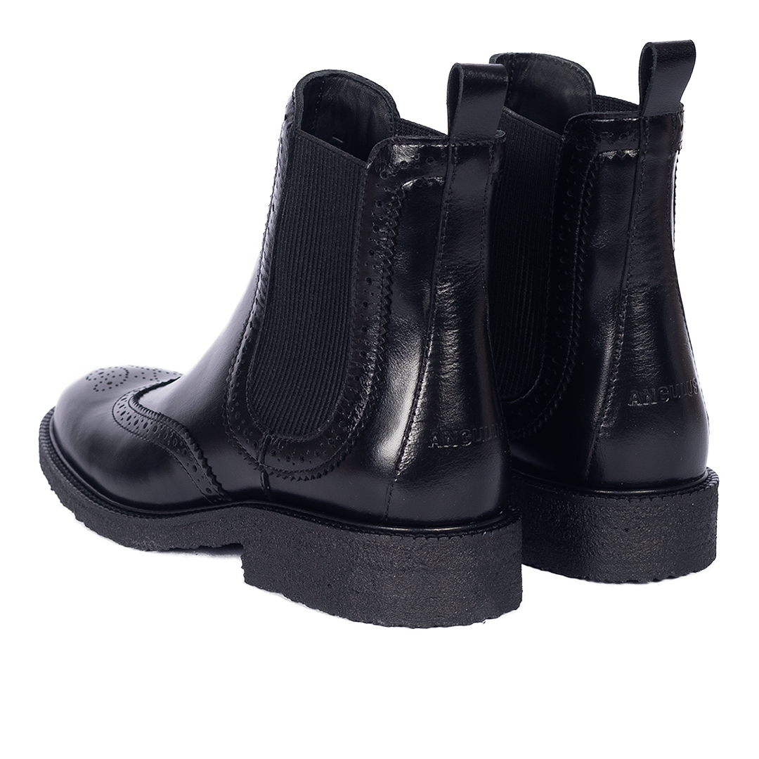 Boot with decorative brogue perforations