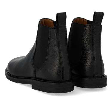 Chelsea boot with a spacious fit