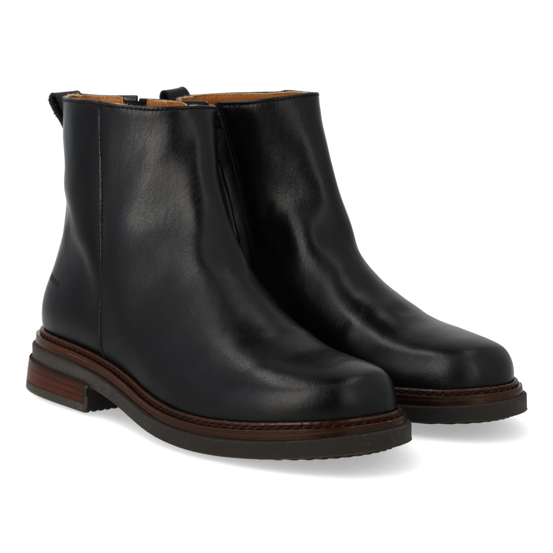 zippered boot