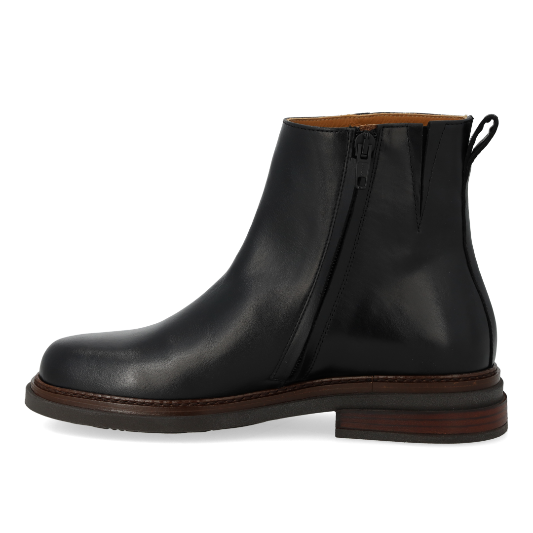 zippered boot