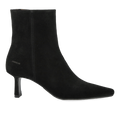 Sculptural boot with pointed toe