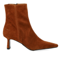 Sculptural boot with pointed toe