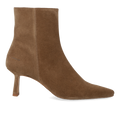 Sculptural boot with pointed toe