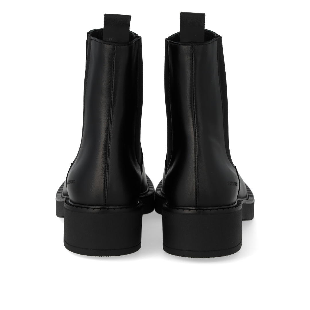 Minimalist Chelsea boot with chunky sole