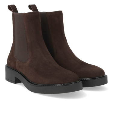Minimalistic Chelsea boot with a chunky sole