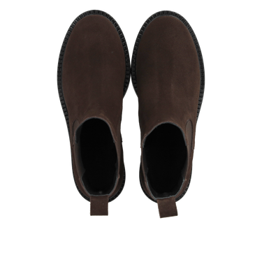 Minimalistic Chelsea boot with a chunky sole