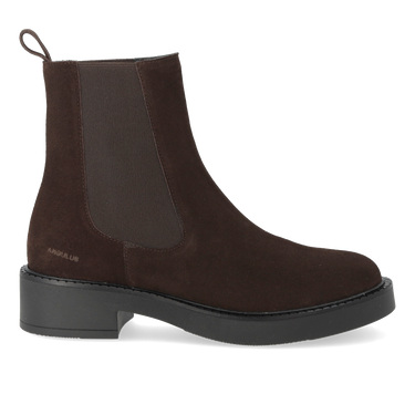 Minimalistic Chelsea boot with a chunky sole