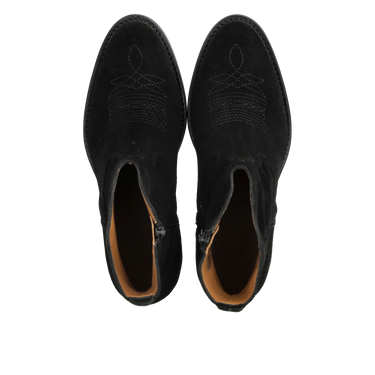 Cowboy boot with stitching details